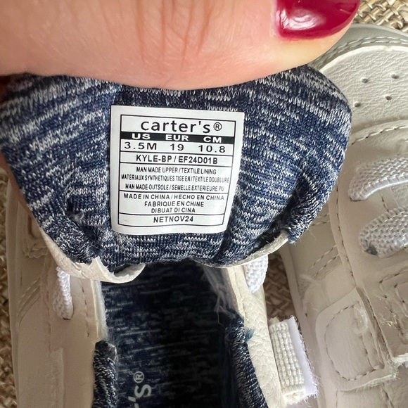⭐️Like-NEW!! Carter's White Baby Walker Shoes with Velcro⭐️ - Picture 6 of 7